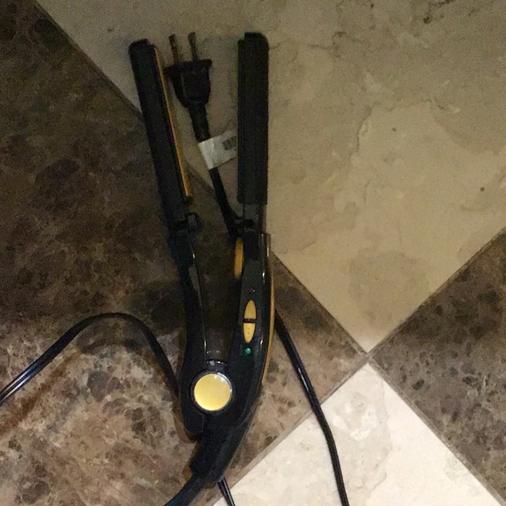 Hair straightener